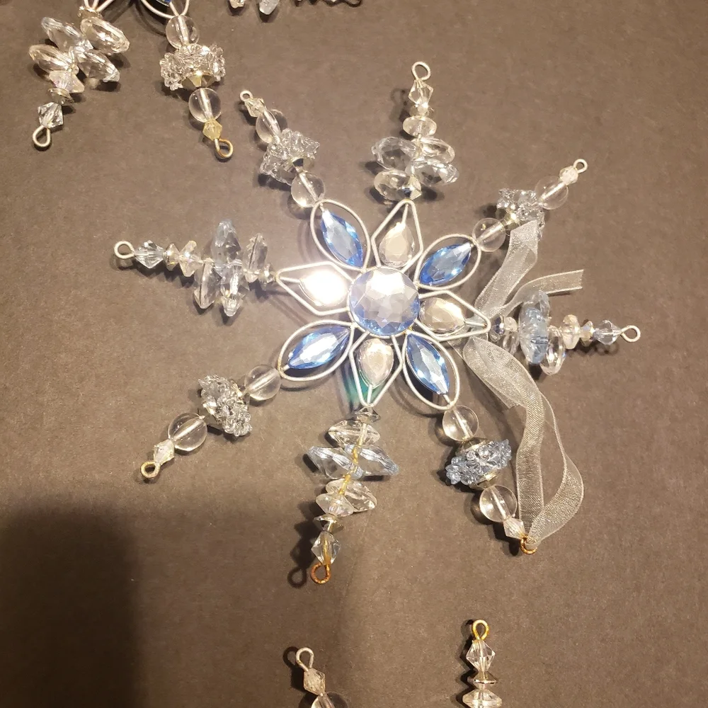 Handmade snowflake ornaments Set of 7 - Picture 12 of 12